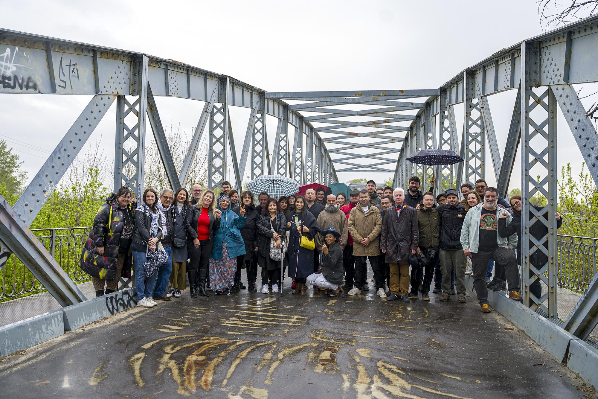 Brigas Internacionales Left - 11